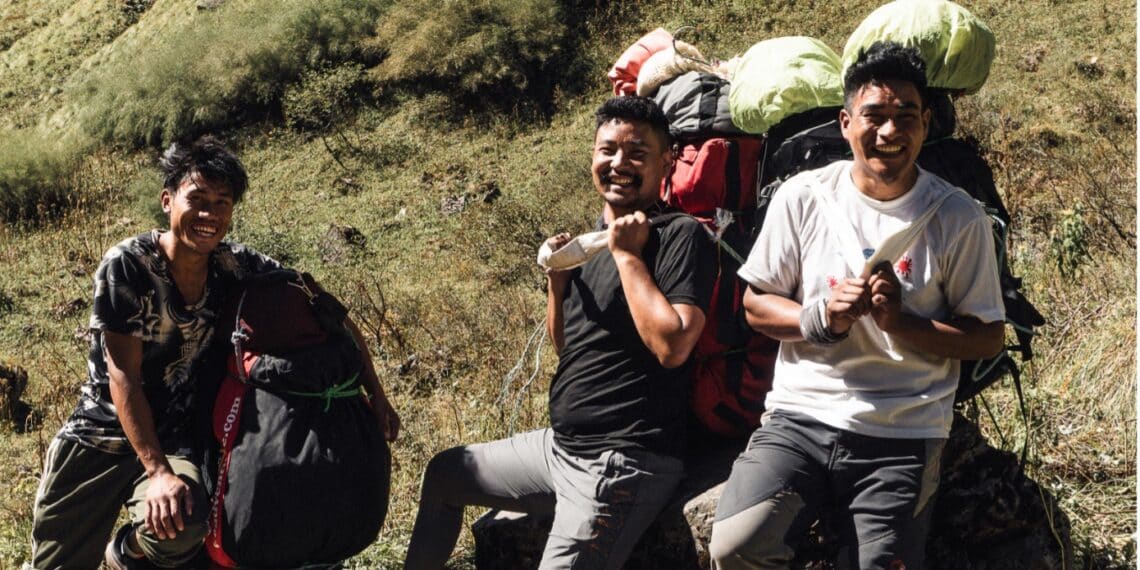 Haarlemse fundraiser zet zich in voor Porters in Nepal: “Ze zijn de ongeziene helden van de bergen”