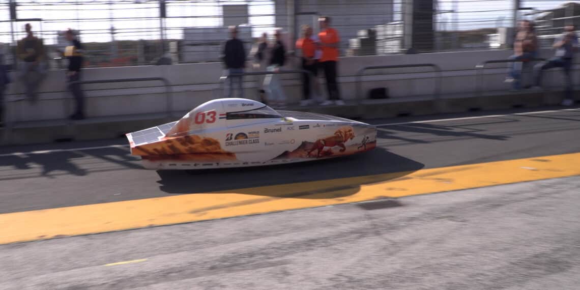 Brunel Solar Team test nieuwe zonneauto op Circuit Zandvoort: “Dit is écht een goede oefening”