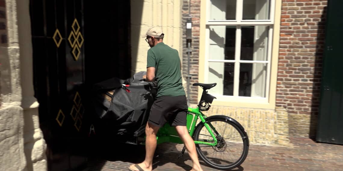 Haarlemse winkeliers gaan de strijd aan met online verkopers als Bol: “Vaak al binnen een dag bezorgd”