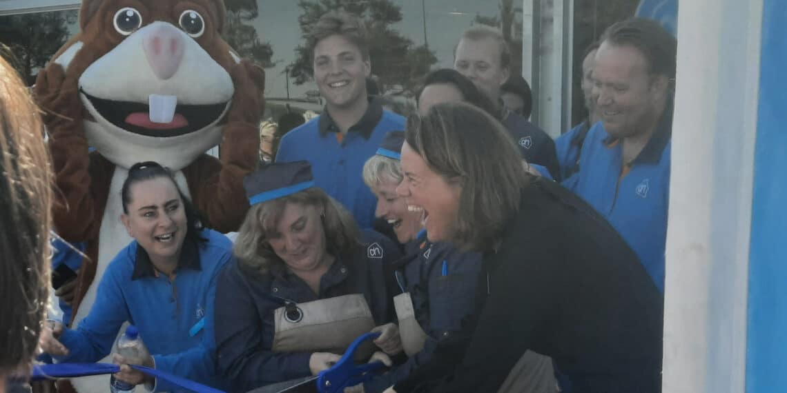 Tijdelijke supermarkt Spaarndamseweg geopend: “In zo’n korte tijd is alles klaar, heel bijzonder”