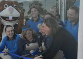 Tijdelijke supermarkt Spaarndamseweg geopend: “In zo’n korte tijd is alles klaar, heel bijzonder”