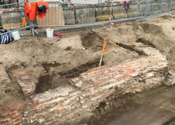 Resten middeleeuwse stadspoort gevonden bij werkzaamheden Schalkwijkerbrug
