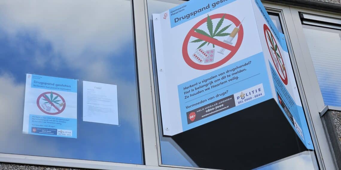 Burgemeester Wienen sluit pand in Schalkwijk na vondst hennepkwekerij