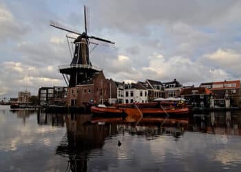 Jaarlijkse strontrace trok via het Spaarne weer door Haarlem