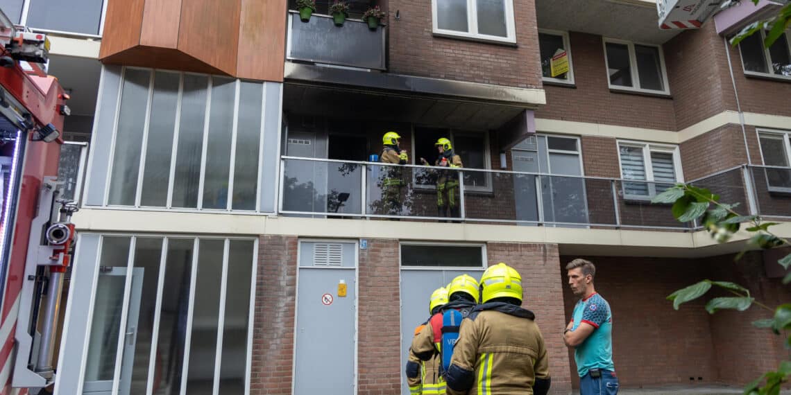 Bewoner overleden bij brand in appartement Prattenburg in Haarlem
