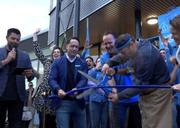 Feestelijke opening Albert Heijn Soendaplein: “Als je zelf wilt verbouwen duurt het jaren en zij doen het in 3 maanden”