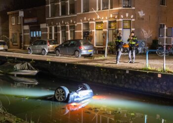Beschonken bestuurder belandt met auto in Brouwersvaart