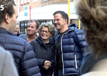 Mark Rutte voor bliksembezoek in Haarlem: “Hij lijkt jonger dan op tv”
