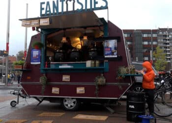 Week van de pleegzorg afgetrapt met gratis soep op het stationsplein: “Wachtlijst van 120 kinderen”