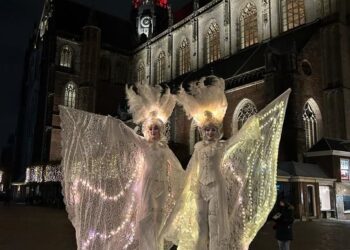 Veel animo voor eerste lichtjeswandeling in Haarlem