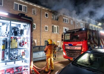 Drie gewonden bij brand aan Jan Gijzenkade