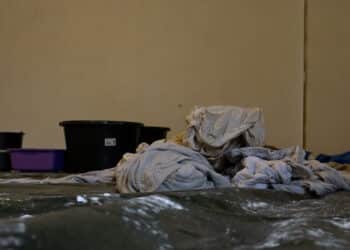 Ernstige lekkage in woning nog steeds niet opgelost door Ymere: “Woon al een jaar verplicht in een bouwval”