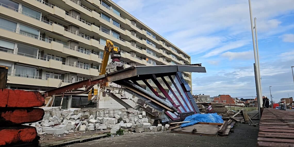 Laatste pand maakt eindelijk plaatst voor nieuw entreegebied aan zee: “Wij hebben niet goed gecommuniceerd”