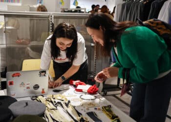 Oekraïense ondernemers en Rasom nemen afscheid van het oude V&D-pand