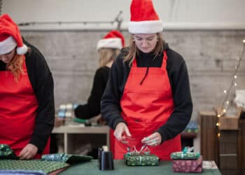 Gratis tweedehands cadeaus inpakken: Vandaag op de Botermarkt morgen winkelcentrum Schalkwijk