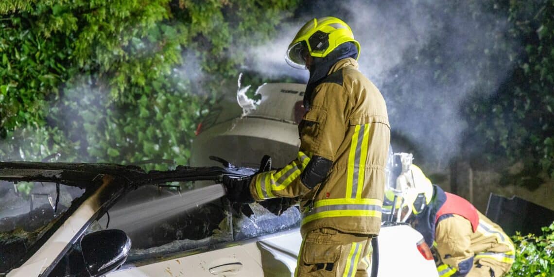 Mercedes brandt uit in Heemstede