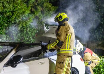 Mercedes brandt uit in Heemstede