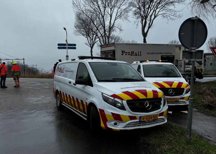 IMG-20240130-WA0041 Treinverkeer tussen Haarlem en Amsterdam groot deel van de dag plat door kapotte bovenleiding Inter Visual Studio