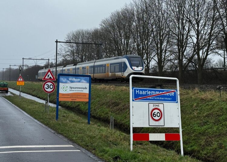 Treinverkeer tussen Haarlem en Amsterdam groot deel van de dag plat door kapotte bovenleiding IMG-20240130-WA0045 Inter Visual Studio