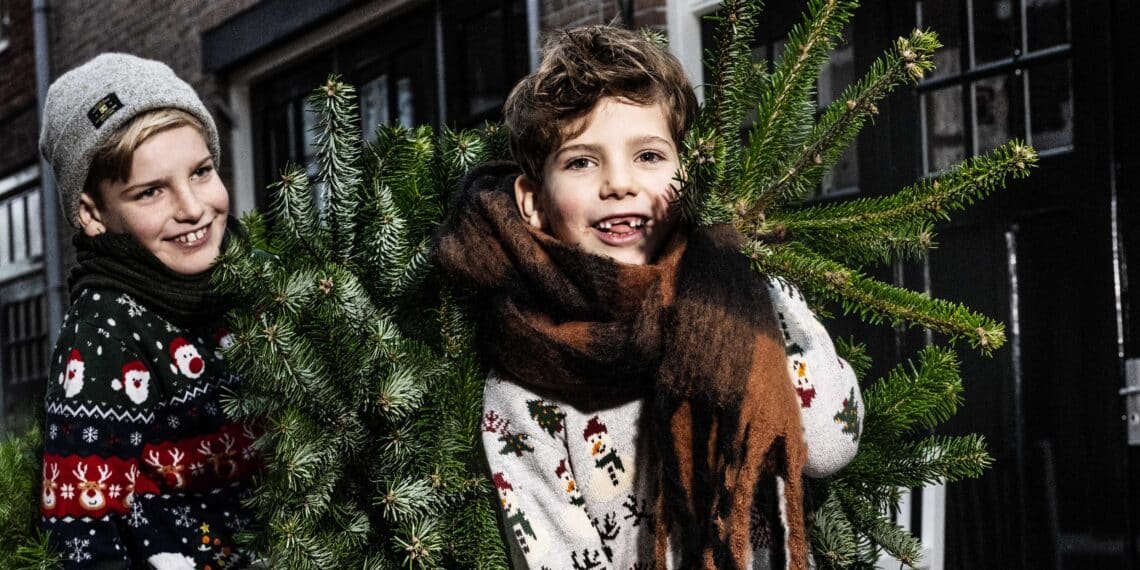 Kerstbomenactie in de regio: “De bomen worden weggewerkt en de kinderen vinden het geweldig”
