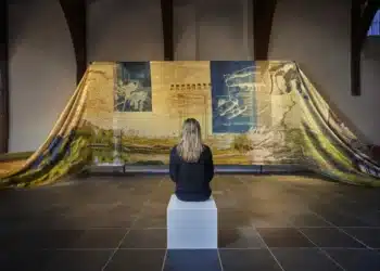 Een wandkleed van 6 meter lang en 3 meter hoog te zien Museum van de Geest