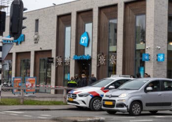 Medewerker Albert Heijn Schipholweg gestoken door winkeldieven, daders aangehouden