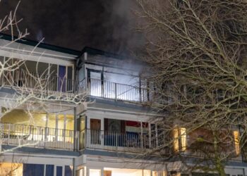 Appartementen onbewoonbaar na uitslaande brand Haarlem