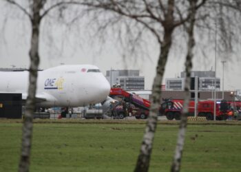 Vrachtvliegtuig onderweg naar Hong Kong in de problemen, maakt tussenstop op Schiphol