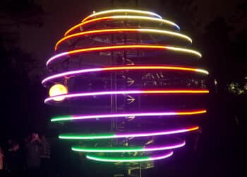 Lichtkunstwerk bij Caprera maakt indruk op bezoeker: “Verhaal komt binnen”