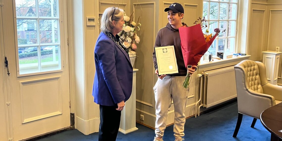 Nanne (16) krijgt onderscheiding voor reddingsactie drenkeling: “Je handelt meteen”