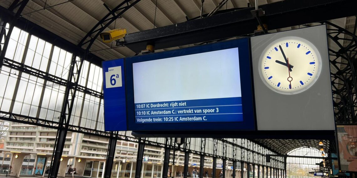 Deel van de ochtend geen treinen richting Leiden door aanrijding