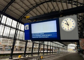 Deel van de ochtend geen treinen richting Leiden door aanrijding