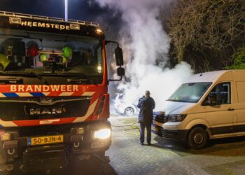 Twee auto’s verwoest door brand in Heemstede