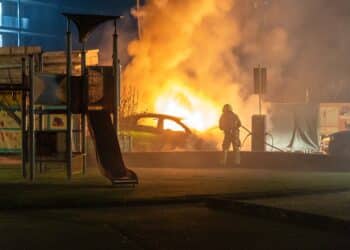 Weer een auto in vlammen op in Haarlem