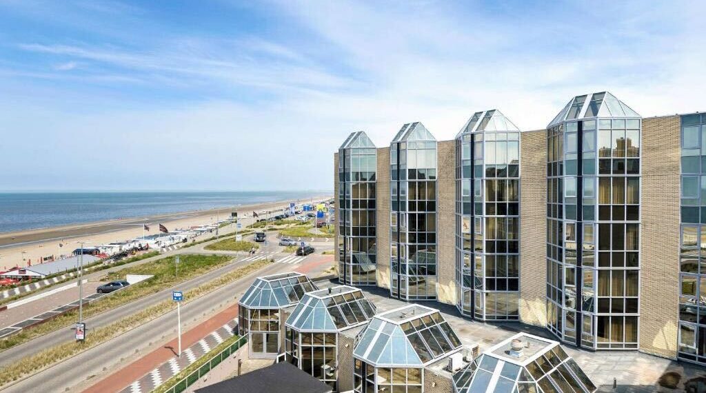 Zandvoort onaangenaam verrast door besluit COA: vanaf vandaag dertig statushouders in NH Hotel