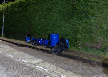 Opnieuw vaten gevonden met vermoedelijk drugsafval in Haarlem: politie onderzoekt verband
