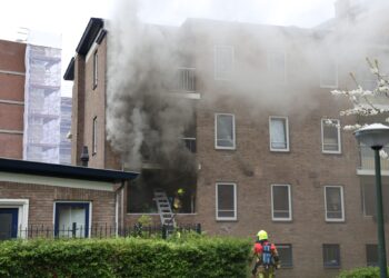 Twee gewonden bij grote brand in woning P.C. Boutensstraat