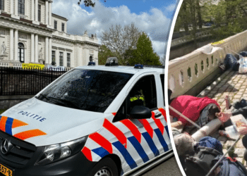 Klimaatactivisten bezetten bordes van provinciehuis in Haarlem: acht mensen gearresteerd