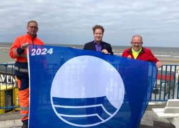 Blauwe vlag strand zandvoort
