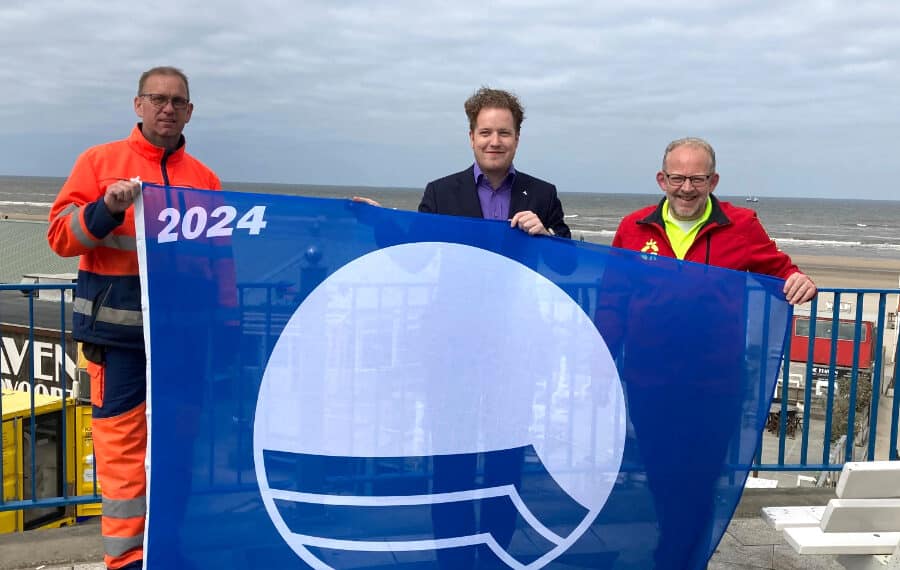 Blauwe vlag strand zandvoort