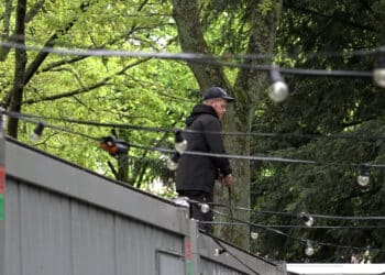 Vrijwilligers nog druk in de weer met opbouw Bevrijdingspop: “Alleen het weer is niet te voorspellen”