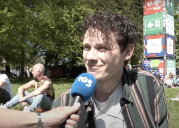 Uitrusten op het Vlooienveld: “Genieten van het zonnetje, gezelligheid en de vrijheid die we hebben”