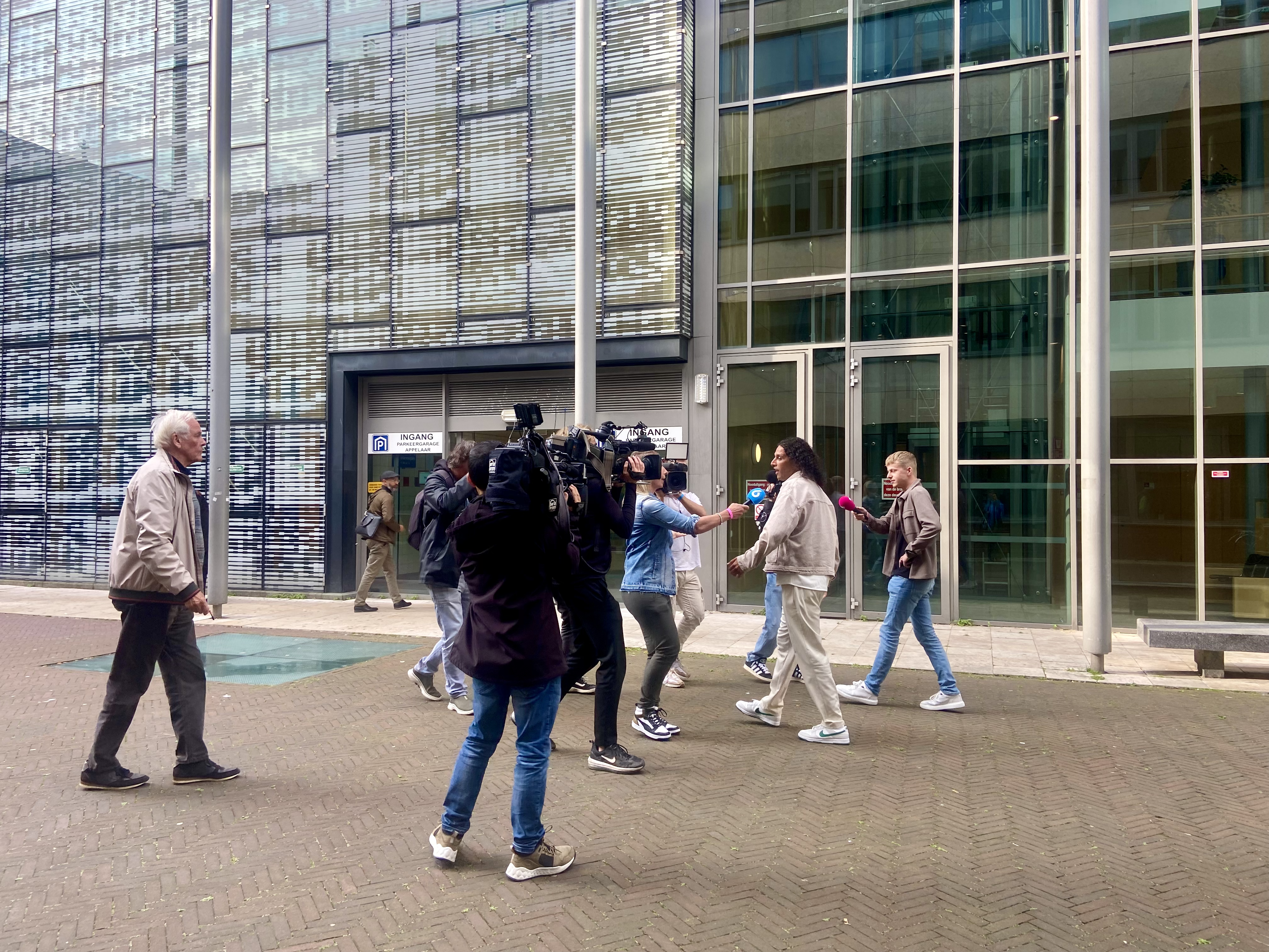 Ali B verlaat rechtbank Haarlem na drie dagen: “Goed als we het bij rechters laten”