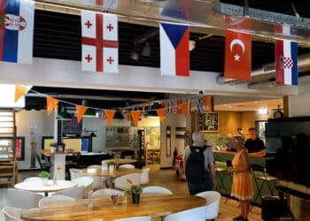 Oranjegevoel Spaarndam nog ver te zoeken: “Nog nooit zo weinig oranje in de straten”