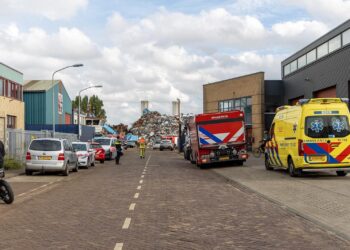 Korte brand bij sloperij Waarderpolder: “Vuur kon snel geblust worden”