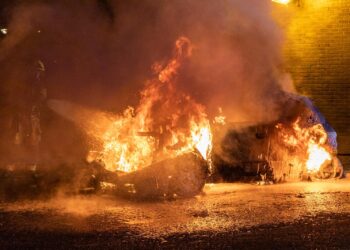 Opnieuw een auto in vlammen op in Haarlem