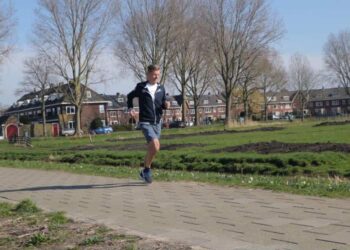 Haarlemmer Niels-Olaf Bout loopt marathon op de Olympische Spelen: “Ik ga er zo lang mogelijk over doen”
