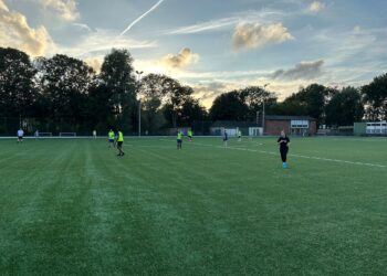 ‘Terrible football’ groot succes in Haarlem: “Meer dan honderd mensen in de app”