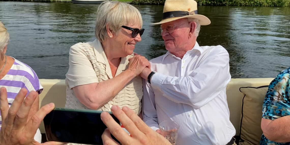 Rondvaart voor ouderen met beginnende dementie: “Kan niet beschrijven hoe gelukkig dit ons maakt”