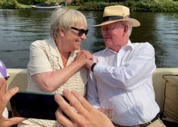 Rondvaart voor ouderen met beginnende dementie: “Kan niet beschrijven hoe gelukkig dit ons maakt”